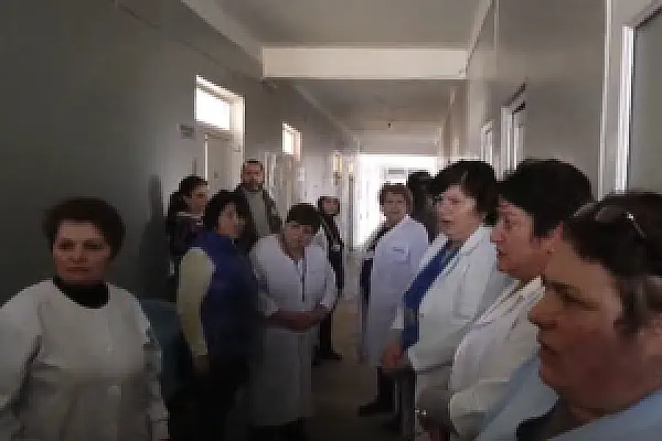 В армянском городе протестуют сотрудники роддома