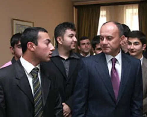 Պաշտպանության նախարարն ուզում է, որ զորակոչիկները բանակից բերեն միայն դրականը