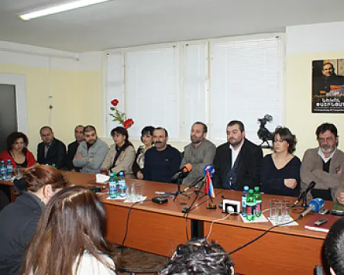 «Գողական ռոմանտիկա», օլիգարխների «մերկացում», կարցեր. Խմբագիրները պաշտպանեցին Փաշինյանին