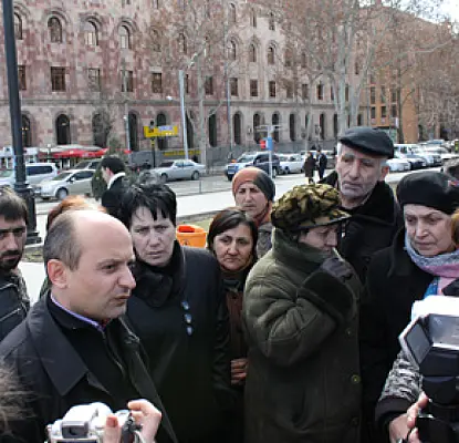 Why Do Police Become So Enraged When They See Heritage Party MPs?