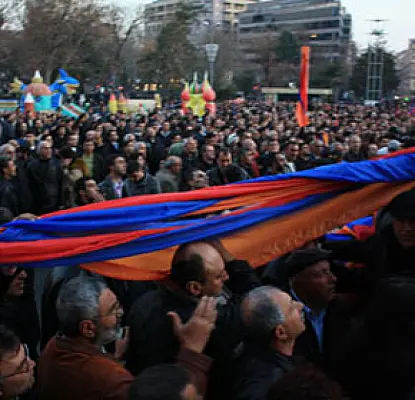 Армянская оппозиция двинулась к площади Свободы