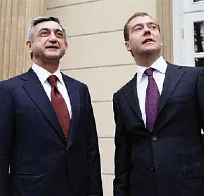 «Ռուսը գիտի` ում ձեռքով մեր հերն անիծի». Հախվերդյանը չի նախանձում Սերժ Սարգսյանին
