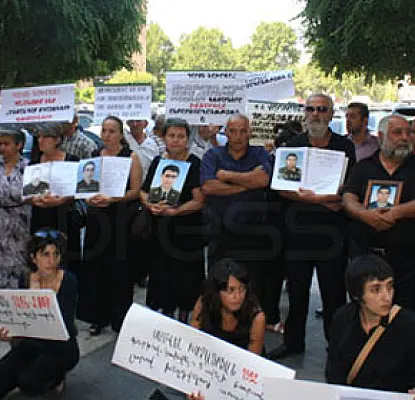 'Army Dressed in Black' Organizes March to Protest Non-Combat Army Deaths