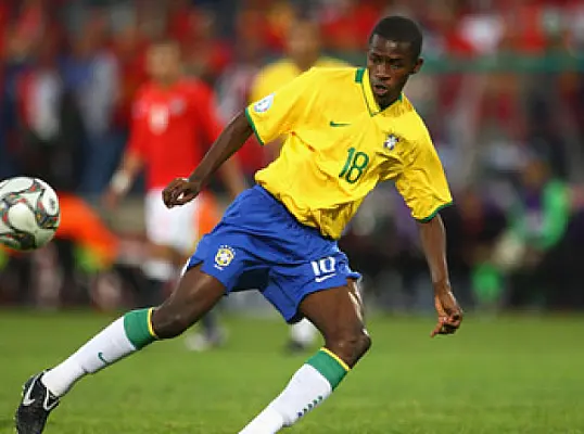 Chelsea Signs Brazilian Midfielder