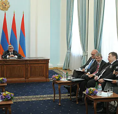 Սարգսյանը դեսպաններին ասել է՝ ինչու Ալիևը հայտարարություններից անցավ գործողությունների