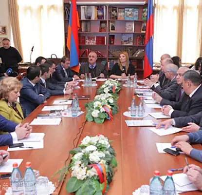 «Ոչ ֆորմալ»֊ը «Բելաջիոյում է»․ ինչո՞ւ է հայ֊ռուսական ակումբի նիստը ռուսերեն անցկացվում