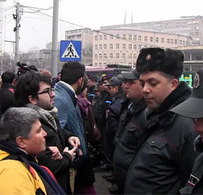 Полиция углядела агрессию в акции против государственного террора в Ереване