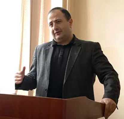 Армянский переводчик вмешался в текст турецкого автора и обвинил коллег в служении Турции