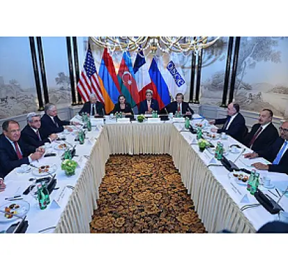 Armenia, Azerbaijan Agree to Respect Ceasefire Agreement, Plan to Resume Peace Process