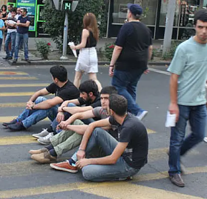  «Քաղաքացիական պայմանագրի» ավելի քան 10 անդամների բերման են ենթարկել բողոքի ակցիայի համար
