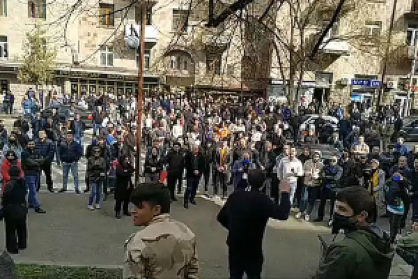 Президент-олигарх опаснее коронавируса - акция в Степанакерте