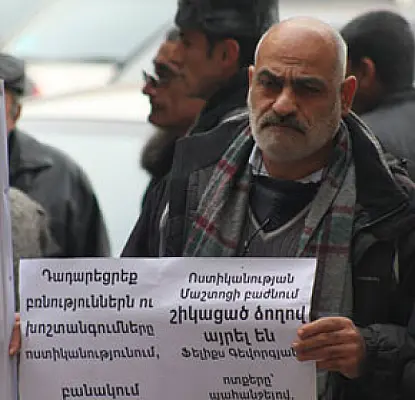 PHOTOS: Protest Outside Armenian Government Building on Nov. 17 