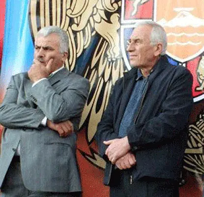 Մակեյանն իրավունք չունի զբաղեցնել կուսակցության ղեկավարի պաշտոնը, պնդում են ԺՀԿ երկու անդամները