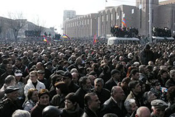 В 2008-ом из Арцаха привезли военнослужащих и выдали им форму Минобороны Армении
