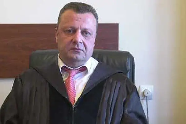Հղփանում և «գիտությամբ» են զբաղվում․ Քոչարյանի դատավորը գրագող է