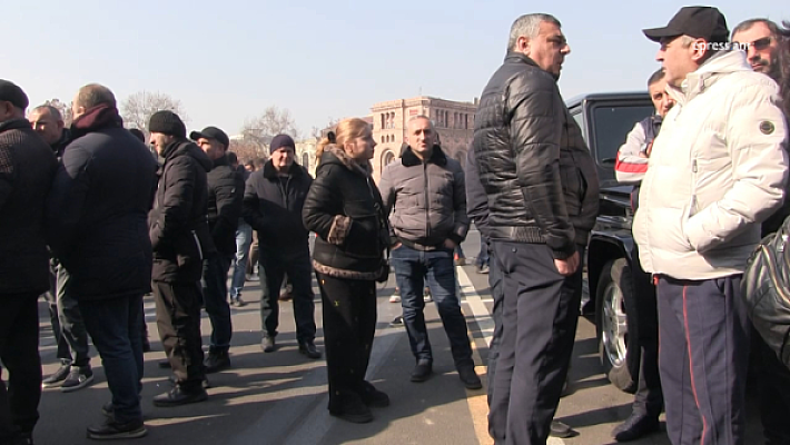 Դա զիջում չէր. առեւտրականները նորից Կառավարության մոտ էին