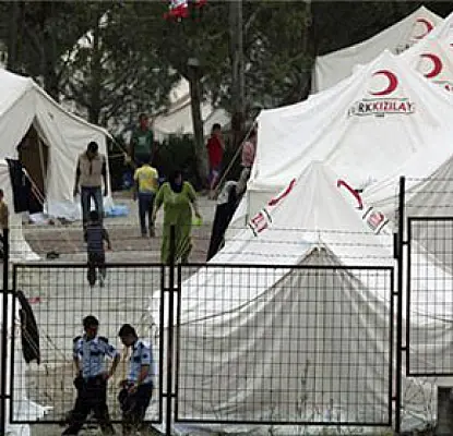 Thousands of Syrians Cross Border into Turkey to Escape Violence