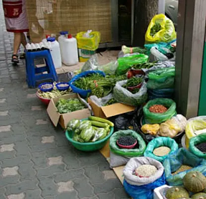 Yerevan Street Vendors Say They've Been Given Permission to Trade on Church Grounds