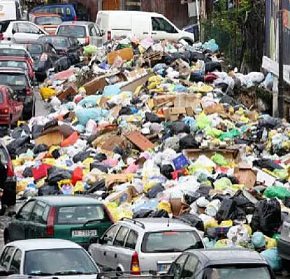 Berlusconi Sends Troops to Clean Up Naples Trash