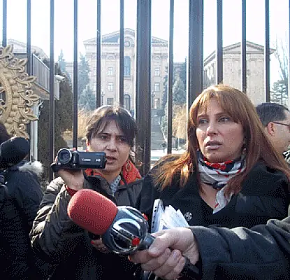 Russian Border Guards Interrupt Heritage Party Campaign, Break its Camera