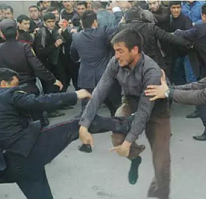 Clashes in Baku over School Hijab Ban: Protestors Beaten, Stoned Police (PHOTOS)