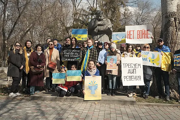 Украина платила за русское и получила бомбы։ разговоры у памятника Шевченко