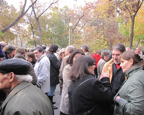 ВИДЕО - Деятели культуры проводят акцию протеста в защиту политзаключенного журналиста Никола Пашиняна