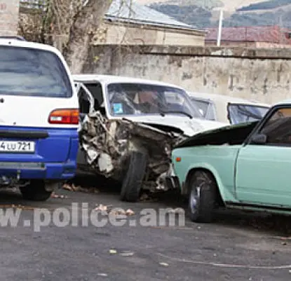 «ԳԱԶ-2410»-ի վարորդը բախվել է «Միցուբիշիին», վրաերթի ենթարկել մարդկանց ու փախել (ՖՈՏՈ) 