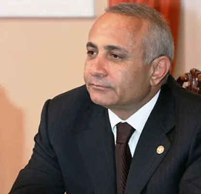 Հովիկ Աբրահամյանը երիտասարդներին բարեկեցություն ու լավատեսություն է մաղթել 