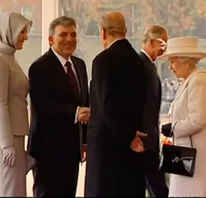 VIDEO: Queen Elizabeth Flabbergasted by Turkish First Lady's Killer Heels