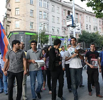 Активисты-оппозиционеры поддержали протестующую молодежь