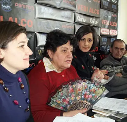 Environmentalist, Architect, Human Rights Activist Debate Shop Construction in Mashtots Park