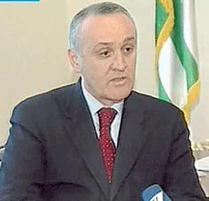 В Сухуми обстреляли кортеж президента. Есть убитый. Это уже пятая попытка
