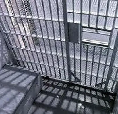 Суд в Армении: Умерший врач был алкоголиком, обвиняемый зашил себе рот
