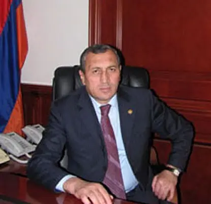 Մեր կողքին եղեք ու ձեզ էս երկրի տերը զգացեք, խորհուրդ է տալիս Սյունիքի մարզպետը