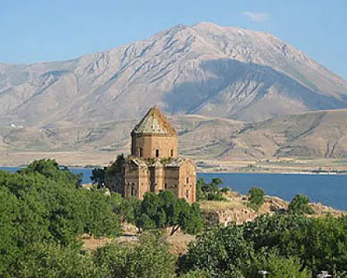 Խաղ անողի հերն էլ անիծած. վեճ հայերի և թուրքերի մասին