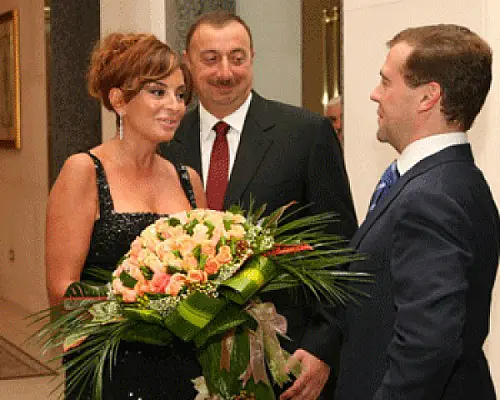 Ինչների՞ս են պետք С-300-ները. ադրբեջանցի քաղաքագետները Մեդվեդևի այցի մասին