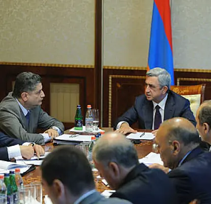 Սերժ Սարգսյանը շարունակել է խորհրդակցությունների շարքը. այժմ էլ հարկային ոլորտը