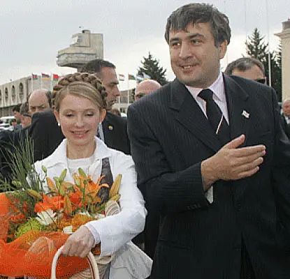 Саакашвили признался, что не похож на Тимошенко даже прической