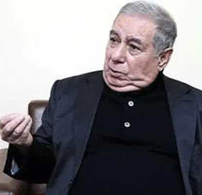 Автор романа про армян больше не Народный писатель, решил президент