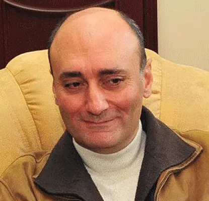 «Սեղմում եմ Աքրամ Այլիսլիի ձեռքը». Հայ գրողը ադրբեջանցի գործընկերոջ հետապնդման մասին