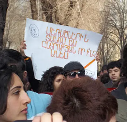 «Ստեղ մաքուր աղջկեք կան». Ուսխորհուրդը՝ դասադուլ անողների դեմ