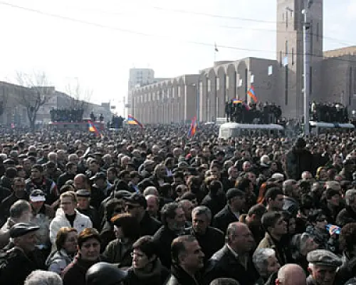 Выстрелы и водометы. Пятая годовщина трагических событий в Ереване (ВИДЕО)