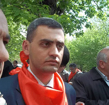 В Ереване отложили акцию в защиту уволенного педагога