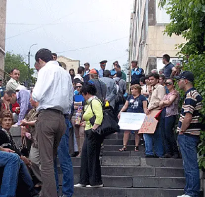 Գազի գնի շուրջ քննարկումը տապալվեց. չինովնիկը վիճեց ակտիվիստների հետ (ՎԻԴԵՈ)