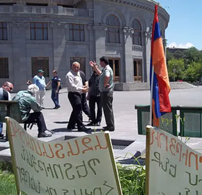 «Թշնամին ազգի մեջ ա». բողոքող ազատամարտիկներն ուզում են եվրոպացիների կեսի կեսը ստանալ