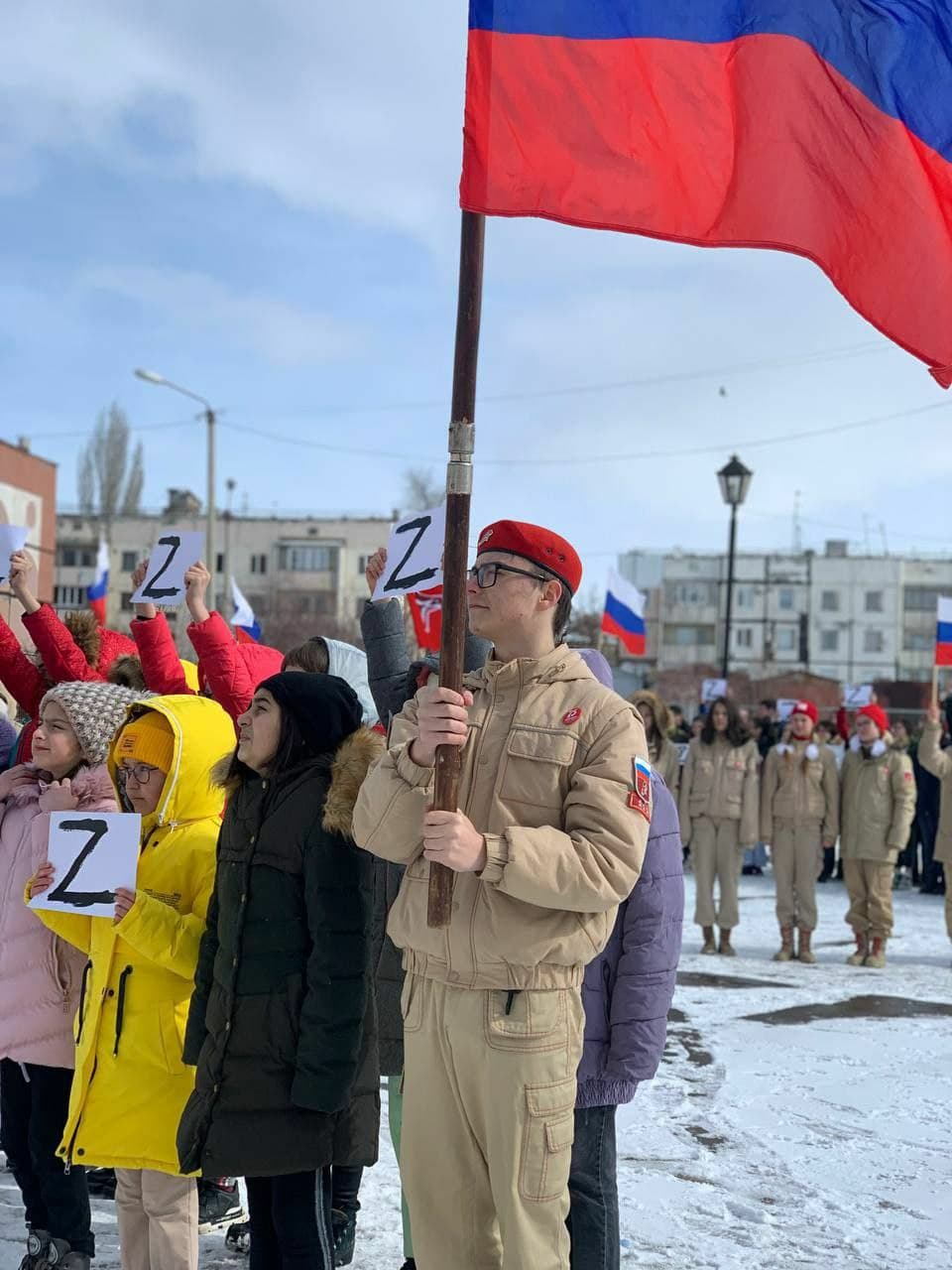 Гюмрийских школьников насильно выстроили буквой Z в поддержку российской  армии | Epress.am