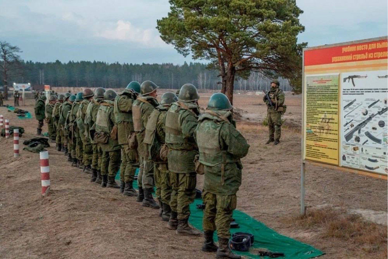 На полигоне в Архангельской области контрактник въехал в колонну срочников | Epress.am